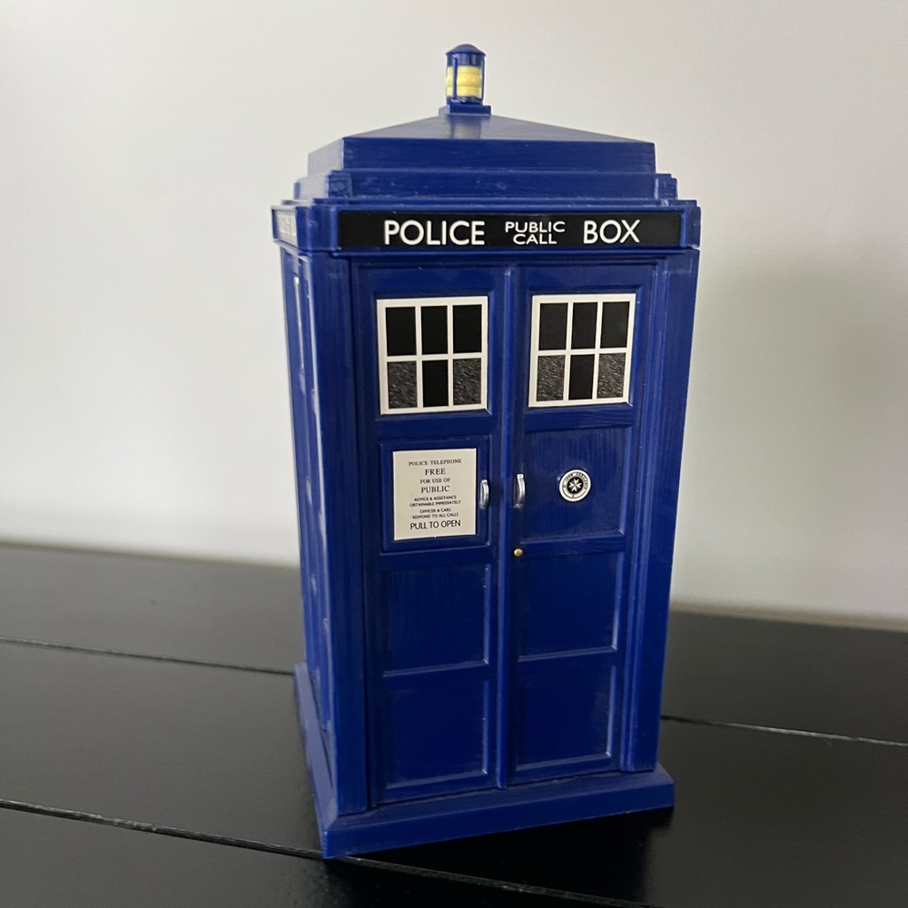 Plastic TARDIS Jar (Doctor Who)